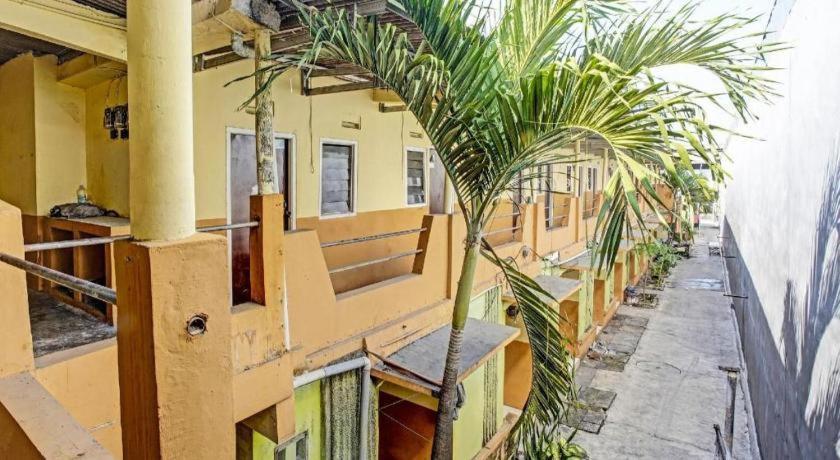Oyo 3285 Wonoayu Syariah Hotel 2*
