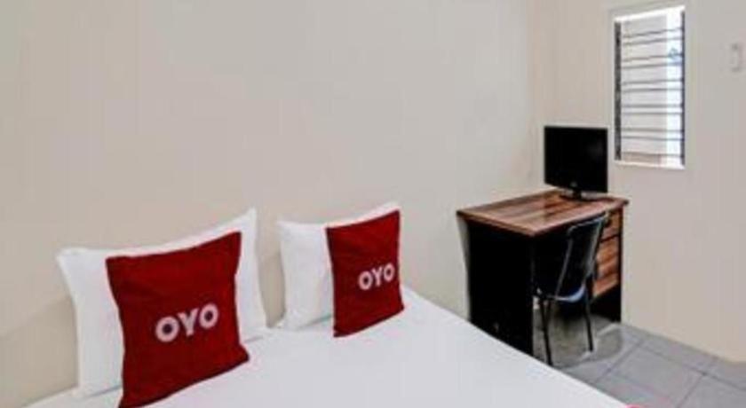 Oyo 3285 Wonoayu Syariah Hotel 2*